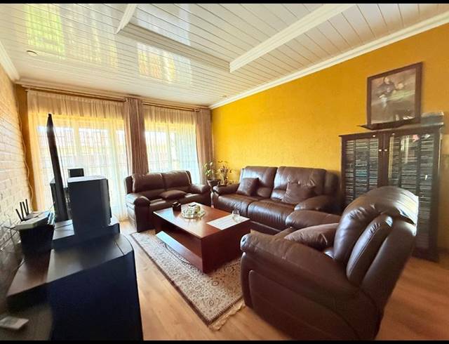 3 BEDROOM HOUSE FOR SALE IN VANDERBIJLPARK CE 3